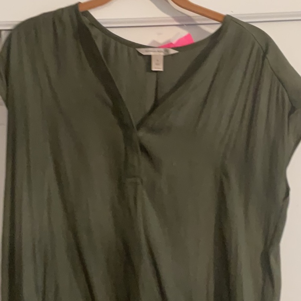 Banana Republic Olive Green Split Neck Cap Sleeve Blouse sz S - Picture 3 of 7